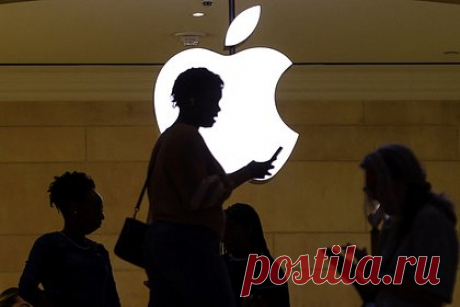 Apple разработала умную одежду. В сети обнаружили патент компании Apple, описывающий возможность создания умной одежды. Документ описывает разработку тканей с интегрированными в них сенсорами, с помощью которых можно дополнять умную технику и управлять различными устройствами. Журналисты отметили, что компания может наладить выпуск умных вещей.