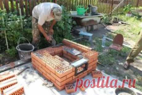 #БеседкиМангалы
 
Установка стационарного тандыра на дачном участке.
Тот, кто любит отдыхать на даче — не может не любить шашлыки. Что может быть вкуснее мяса, зажаренного на углях, политого душистым соусом, и сдобренного щепоткой восточных пряностей? Ответ прост — только мясо, запечённое в тандыре из кирпича.
Тандыр из кирпича — это турецкая печь, которая позволяет приготовить просто невероятные шашлыки. Секрет в том, что мясо запекается максимально равномерно. Подобного эффекта удаётся добит