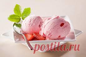 Как готовится мороженое из сметаны и клубники? .