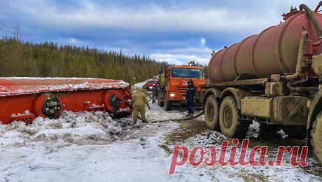 Два бензовоза столкнулись на трассе &quot;Мирный – Ленск&quot;. В Якутии в результате ДТП перевернулся бензовоз. Об этом сообщает пресс-служба МЧС по региону. Инцидент произошел на четвертом километре автодороги &quot;Мирный – Ленск&quot;. Два автомобиля с цистернами столкнулись на дороге, в ...
