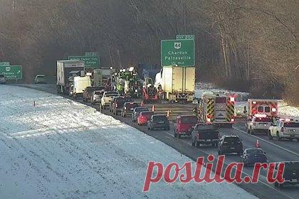 Трасса в США покрылась шоколадом и карамелью. В четверг, 30 ноября, в штате Огайо перекрыли часть скоростного шоссе после столкновения двух грузовиков. В результате аварии дорога покрылась сотнями коробок с шоколадом. Инцидент произошел около шести утра, при этом шоколада оказалось столько, что властям пришлось пустить движение по альтернативному маршруту.