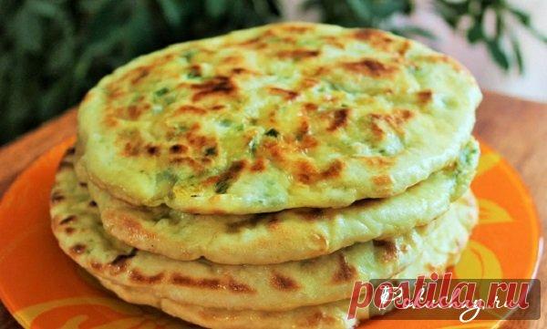 Лепешки с сыром на сковороде – простой рецепт 








Вкусные и аппетитные пышные лепешки с сыром на сковороде – это рецепт, который пришел в наш обиход из традиционной кавказской кухни. Выпечка, которая делается на кефире, как и в этом случае, …