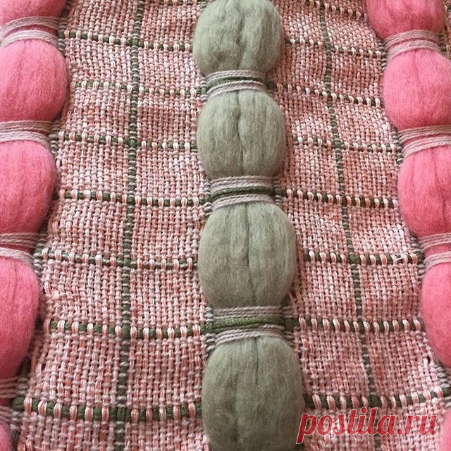 OK, it's Saturday morning and I'm back from a 2 week #holiday to #Florida with my #family and all I can think about is carrying on with this project. Is it crazy for me to be super excited to be getting #backtowork ? #textile #designer #maker #weaving #handwoven #wool #energised