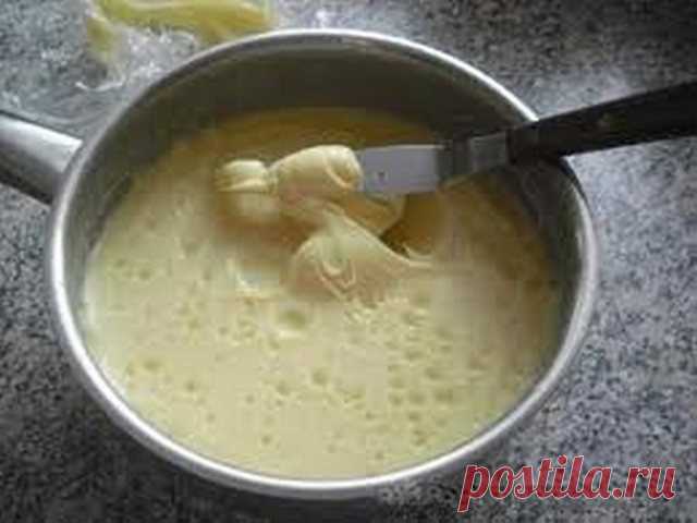 Ганаш из белого шоколада. 

Ганаш - крем можно делать из трёх сортов шоколада - белого, чёрного и молочного. 

Соотношение сливок к шоколаду: 

Молочный шоколад 300 г. / сливки 35% 200 мл., 
Белый шоколад 400 г. / сливки 35% 200 мл., 
Чёрный шоколад 200 г. / сливки 35% 200 мл., 
Черный шоколад 400 г. / сливки 35% 200 мл. (такой двойной ганаш застывает на торте как каска и удерживает даже самые острые углы). 

Я буду делать ганаш из белого шоколада (ганаш из других видов шо...