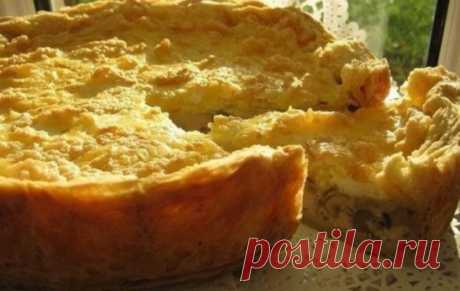 Безумно вкусно-нежный пирог с курицей, грибами и сырной корочкой.
Очень вкусный пирог! Начинка ароматная и пикантная. Сырная корочка такая нежная и отлично маскирует начинку! Не пирог,а Загадка.;)
Вам потребуется:
Слоёное тесто - 500 гр.
Грудка куриная - 350 гр.(нарезать полосками)
Грибы шампиньоны - 300-500 гр.(нарезать крупно)
Лук репчатый - 2 шт.(250 гр.)(нарезать кубиком).
Маринад:
Сметана жирная- 4 ст.л.
Желтки яиц - 4 шт.
Горчица любая(на ваш вкус) - 2 ч.л.
Чеснок - 2