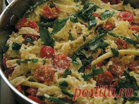Макароны со стручковой фасолью и помидорами