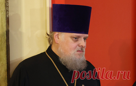 Запрещенный в служении протоиерей Леонид Калинин признал, что, &quot;видимо, совершил ошибку&quot;. Протоиерея запретили в священнослужении &quot;в связи с воспрепятствованием принесению в кафедральный соборный храм Христа Спасителя города Москвы иконы &quot;Святая Троица&quot; преподобного Андрея Рублева для молитвенного поклонения в праздник Святой Пятидесятницы&quot; 4 июня