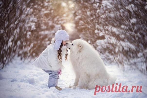 Пусть ЛЮБОВЬ снежинкой постучится,
СЧАСТЬЕ долетит до Вас снежком,
А беда с печалью пусть умчится
В край далёкий с Зимним ветерком!..