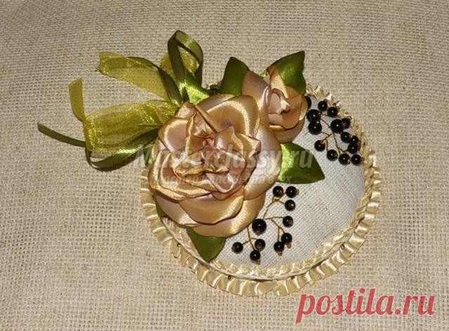Игольница с вышивкой лентами. Розы с бузиной. Мастер-класс с пошаговыми фото