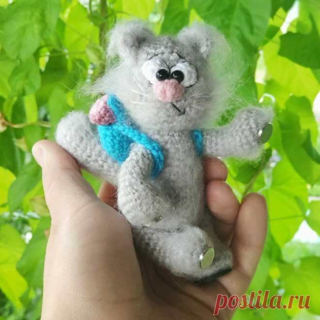 Бесплатное описание амигуруми мастер-класс крючком магнит кот-воришка