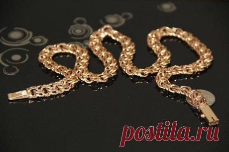 Чистим золотую цепочку: несколько действенных способов Конечно, золото – металл вечный. Но все же под влиянием времени даже он может потускнеть и утратить солнечное сияние, особенно если для большей прочности к нему добавляют малую толику других металлов.

Как вернуть блеск и красоту ювелирным изделиям из золота? Например, золотой цепочке? Есть нескол