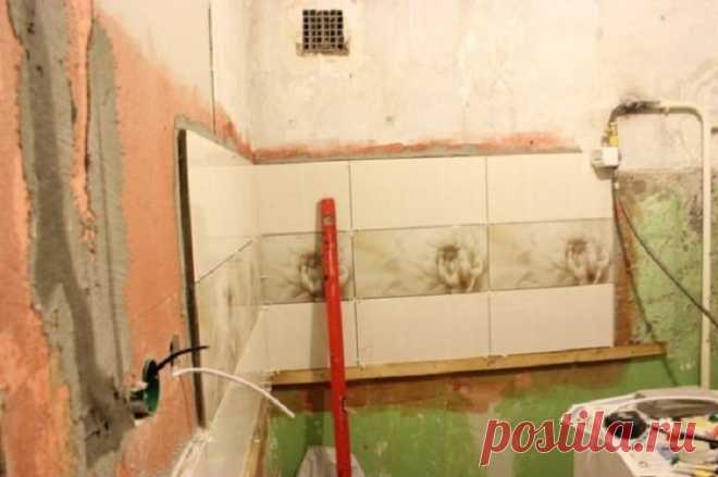 Мужчина  сделал из безобразной кухни в 5 м² произведение искусства! И при этом не нанимал рабочих Кухня — особое место дома. Здесь люди готовят и кушают, собираются за праздничным столом с гостями или просто наслаждаются ароматным чаем с печеньем. Пожалуй, кухня — самая уютная часть дома, поэтому не стоит жалеть деньги на ремонт этой комнаты...