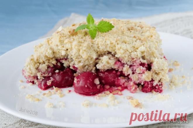 Вишневый крамбл с овсянкой