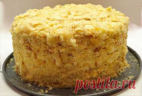 Тающий во рту домашний торт со сливочным кремом — сладкое лакомство с нежной текстурой, насыщенным сливочным вкусом и притягательным ароматом.