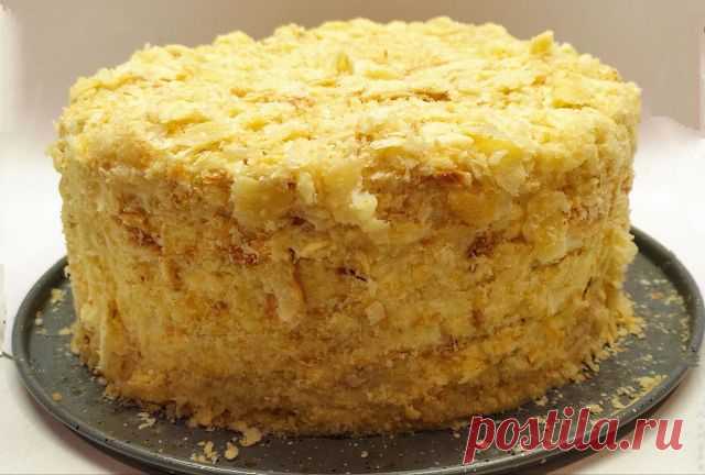 Тающий во рту домашний торт со сливочным кремом — сладкое лакомство с нежной текстурой, насыщенным сливочным вкусом и притягательным ароматом.