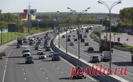Есть ли жизнь на МКАДе: как изменилась главная автомагистраль Москвы. Московская кольцевая автодорога (МКАД) занимает одно из важнейших звеньев в транспортном каркасе столицы и является ее главной внутригородской магистралью.