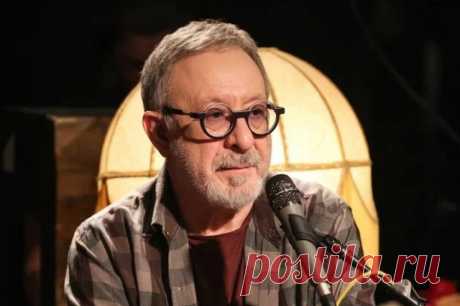 Маргулис признался, как заставил Жванецкого танцевать на «Квартирнике». По словам Маргулиса, ему нравится экспериментировать и делать неожиданные ходы.