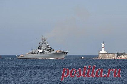 Черноморский флот провел учения по уничтожению вражеских дронов в Севастополе. Экипажи кораблей Черноморского флота отработали комплекс действий при отражении атак беспилотных летательных аппаратов (БПЛА) противника на Севастополь. На кораблях Черноморского флота также было проведено учение по прикрытию пункта базирования кораблей и гражданских объектов Севастополя.