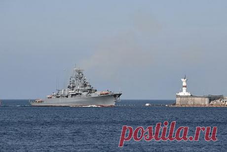 Черноморский флот провел учения по уничтожению вражеских дронов в Севастополе. Экипажи кораблей Черноморского флота отработали комплекс действий при отражении атак беспилотных летательных аппаратов (БПЛА) противника на Севастополь. На кораблях Черноморского флота также было проведено учение по прикрытию пункта базирования кораблей и гражданских объектов Севастополя.