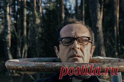 Алексей Герман-младший представил фильм «Дело» на Каннском кинофестивале. Российский режиссер Алексей Герман-младший представил на 74-м Каннском кинофестивале фильм «Дело». Иностранным зрителям картину показали под названием House Arrest («Домашний арест»). Фильм вошел в специальную программу «Особый взгляд». Главную роль в ленте исполнил грузинский актер Мераб Нинидзе.