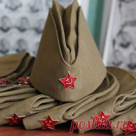 Пилотка. В Красной Армии пилотка была введена как головной убор курсантов военных курсов с 1919 года.