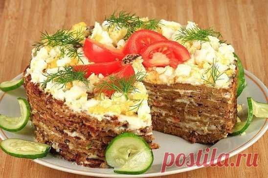 Мясной торт
ПОНАДОБИТСЯ:
Для блинов:
500 г куриного филе
2 луковицы
3 яйца
200 г сметаны или кефира
6 ст. л. муки
соль, перец по вкусу
щепотка соды
раст. масло для жаренья
Для начинки:
5 помидоров
500 г майонеза
головка чеснока
250 г твердого сыра
зелень кинзы и укропа
ПРИГОТОВЛЕНИЕ:
Куриное филе вымыть, нарезать кусочками и пропустить через мясорубку вместе с луком. Затем добавить яйца, муку, сметану (кефир), соду, посолить, поперчить по вкусу, перемешать. Из получившейся массы испечь на с
