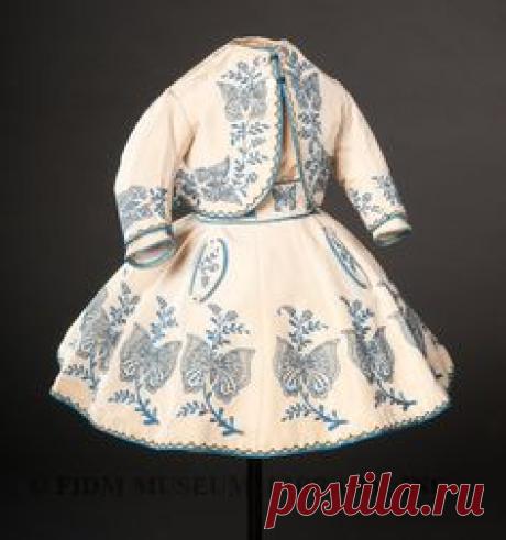 Girl's ensemble, c. 1865, Silk faille, cotton embroidery floss & mother-of-pearl. FIDMMuseum