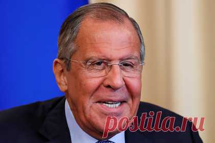 Захарова рассказала о самом смешном фейке западных СМИ о России. Официальный представитель МИД России Мария Захарова ответила на статью французского издания Figaro о «бескомпромиссном дипломате» с лицом без намека на улыбку, посвященную министру иностранных дел России Сергею Лаврову, публикацией кадров с его улыбкой.