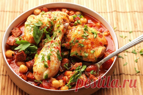20 простых рецептов тушеной картошки с курицей
