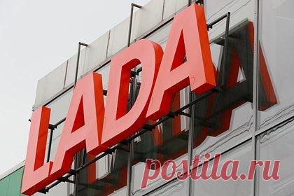 Продажи Lada в России обвалились