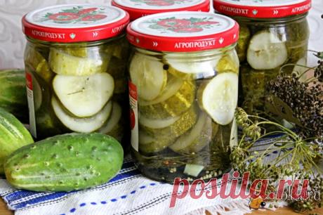 Маринованные резанные огурцы на зиму Еще один рецепт вкусных и ароматных маринованных огурцов на зиму. Эти огурцы можно будет подать в качестве закуски, использовать для приготовления салатов, первых и вторых блюд. Такой вариант заготовки огурцов хорош, если у Вас небольшая семья и не хочется, чтобы 2-3 литровая банка неделю стояла в холодильнике.Расчет дан на 6 банок объемом поллитра.