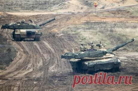 AT: США могут отказаться от танков Abrams из-за конфликта на Украине. В ходе боевых действий проявились проблемы живучести техники на полях сражений, отметили журналисты.