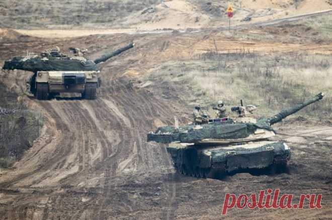 AT: США могут отказаться от танков Abrams из-за конфликта на Украине. В ходе боевых действий проявились проблемы живучести техники на полях сражений, отметили журналисты.