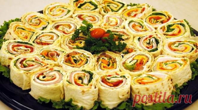Рулет из лаваша — простая в приготовлении и вкусная закуска. Начинки для этого блюда можно выбирать абсолютно любые, так как лаваш хорошо сочетается с