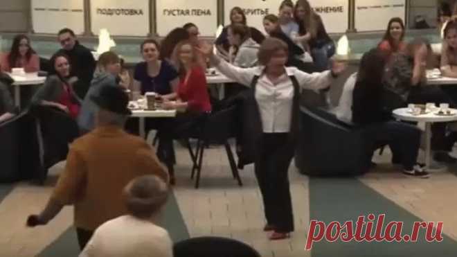 Танцуем все твист (флешмоб)! Chubby Checker - Let's Twist Again.