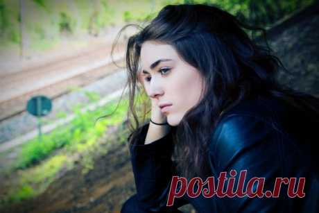 Как перестать витать в облаках и обрести счастье | Блуждающий мозг — несчастный мозг.В 2010 году ученые провели исследование с целью узнать, что происходит, когда наши мысли витают в облаках. Используя айфоны, они попросили около 2200 случайным образом отобранных людей ответить на вопросы о том, как проходил их день. Вопросы были такие: «Что вы делаете прямо сейчас?», «Думаете ли вы о чем-то, не связанном с вашим текущим занятием?» и «Как вы себя чувствуете прямо сейчас?» ...