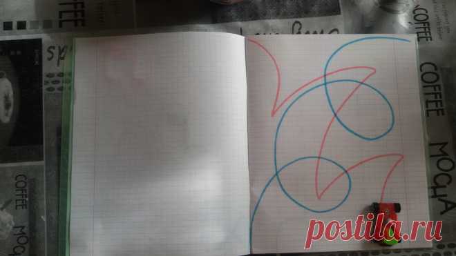 Мелкая моторика рук!постепенно можно усложнять и добавлять линии!