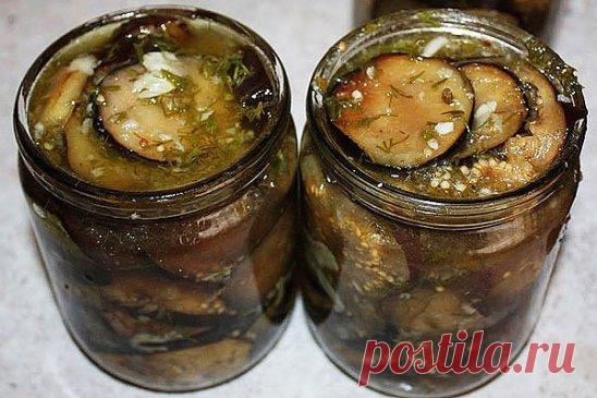 Баклажаны с чесноком
Ароматные, остренькие жареные баклажаны наверняка не оставят любителей 