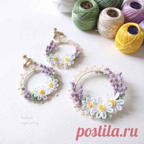 Photo by megu on June 16, 2022. May be an image of flower and text that says 'handmade megumitatting'.