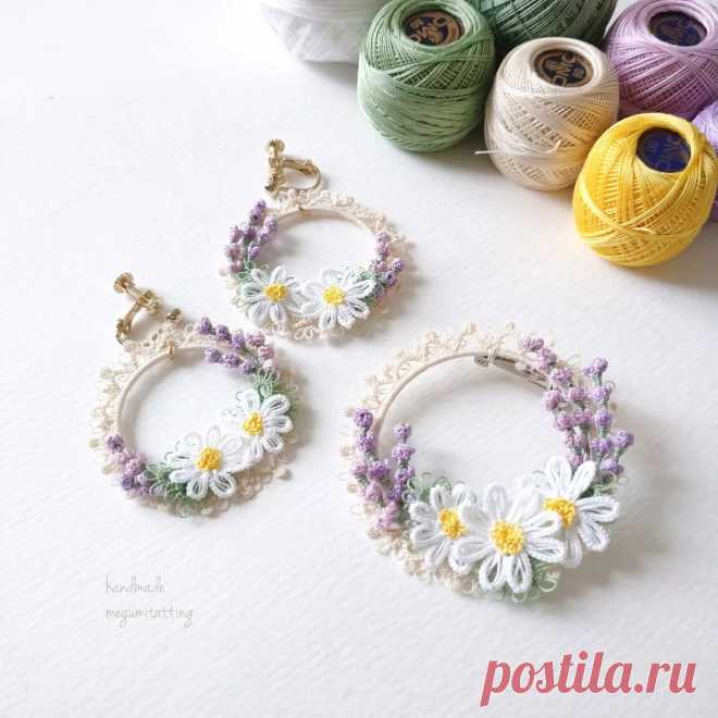 Photo by megu on June 16, 2022. May be an image of flower and text that says 'handmade megumitatting'.