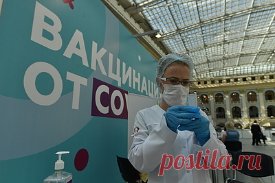 Собянин назвал число полностью привившихся от коронавируса в Москве. Мэр Москвы Сергей Собянин назвал число граждан в городе, полностью привившихся от коронавируса. По данным Собянина, в Москве привились у от коронавируса двумя компонентами около 4,5 миллиона человек. Он отметил, что эта цифра приблизительная, так как часть москвичей вакцинируются в других регионах.