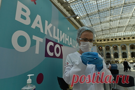 Собянин назвал число полностью привившихся от коронавируса в Москве. Мэр Москвы Сергей Собянин назвал число граждан в городе, полностью привившихся от коронавируса. По данным Собянина, в Москве привились у от коронавируса двумя компонентами около 4,5 миллиона человек. Он отметил, что эта цифра приблизительная, так как часть москвичей вакцинируются в других регионах.
