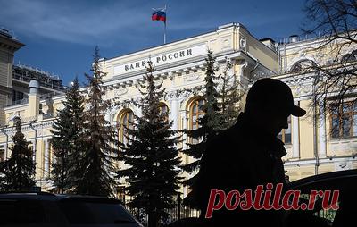 ЦБ летом представит новые банкноты номиналом 1 тыс. и 5 тыс. рублей. Как отметил зампредседателя ЦБ РФ Сергей Белов, модернизация позволит обеспечить надежную защиту от подделки и повысить качество банкнот