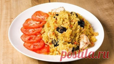 Плов с курицей, изюмом и черносливом