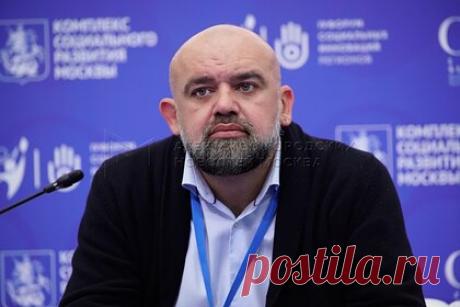 Проценко рассказал о сроках повторного заражения коронавирусом. Главврач больницы №40 в Коммунарке Денис Проценко рассказал о сроках повторного заражения коронавирусом. По его словам, переболевшие, но не вакцинированные люди могут снова заболеть спустя полгода, поэтому рекомендации Минздрава говорят о том, что спустя шесть месяцев целесообразно вакцинироваться.