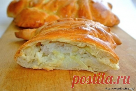 Красивый и вкусный рыбный пирог с рисом