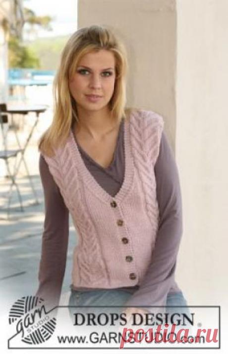 Жилет со жгутами и V-образным вырезом Простая жилетка спицами для женщин, выполненная из довольно толстой шерстяной пряжи. Вязание жилетки осуществляется по схемам рельефных узоров...