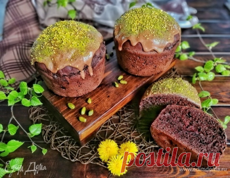 Шоколадно-фисташковый кулич . Ингредиенты: молоко, пшеничная мука, сахар