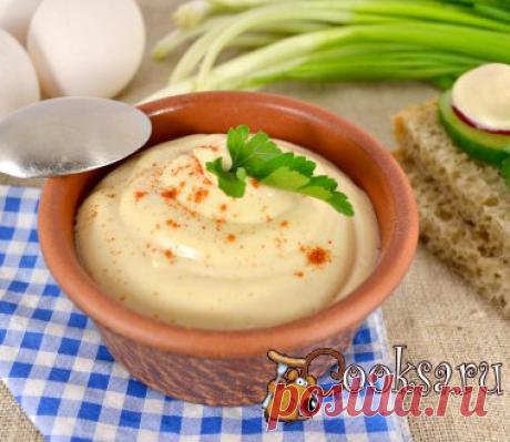 Домашний острый майонез от Эктора Хименеса Браво Предлагаю вам попробовать очень классный майонез от Эктора. Обычно для приготовления майонеза нужны желтки, но Эктор предлагает использовать яйцо полностью. Вот это меня и подкупило, стало интересно. Приготовила этот майонез уже второй раз - получается очень густой, вкусный, остренький. Вообщем попробуйте! Можно с этим майонезом готовить салаты, запекать мясо, рыбу, птицу, овощи и т.д. Яйцо куриное — 1 шт; Масло оливковое — 50 г; Масло…