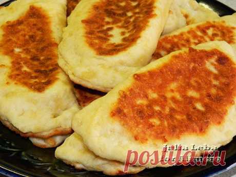 Воздушные сырные лепёшки с творожной начинкой / Рецепты с фото